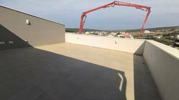 Thumbnail von Modernes Penthouse mit großer Terrasse und Meerblick