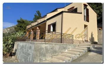 Thumbnail von Aparte Neubau-Villa mit Meerblick und Grundstück.