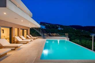 Thumbnail von Высококачественная дизайнерская вилла с панорамным видом на море, регион Hreljin