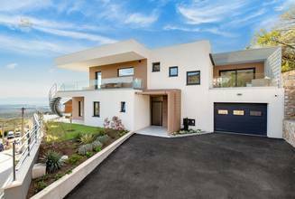 Thumbnail von Высококачественная дизайнерская вилла с панорамным видом на море, регион Hreljin