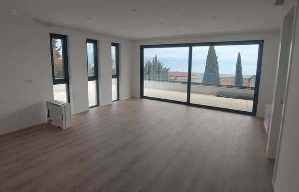 Modernes Appartement mit Garten und Meerblick