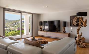 Thumbnail von Moderne State-of-the-art Villa mit schönem Meerblick und Swimmingpool