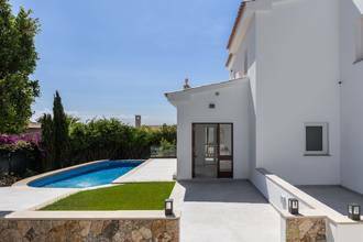 Thumbnail von Exklusive Villa mit großer Dachterrasse und Meerblick in Genova