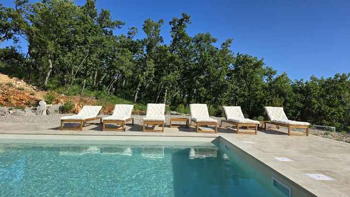 Mediterrane Villa mit Swimmingpool und Meerblick