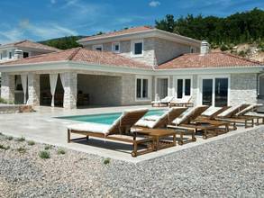 Thumbnail von Mediterrane Villa mit Swimmingpool und Meerblick