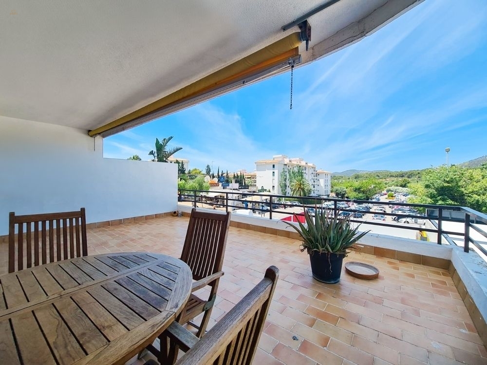 Helles Appartement mit großzügiger Terrasse in Puerto Portals