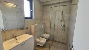 Thumbnail von Moderne Villa mit Pool und Meerblick