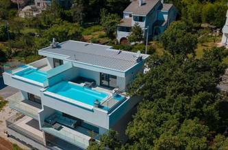 Thumbnail von Luxuriöse Doppelhaushälfte mit Swimmingpool und Panorama-Meerblick