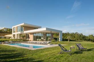Thumbnail von Moderne Villa mit Swimmingpool in mediterraner Umgebung