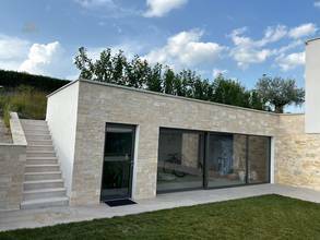 Thumbnail von Moderne Villa mit Swimmingpool in mediterraner Umgebung