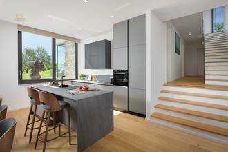 Thumbnail von Moderne Villa mit Swimmingpool in mediterraner Umgebung