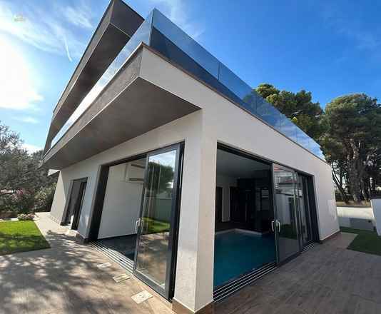 Moderne Luxusvilla mit Pool und Meerblick in Fazana, Istrien