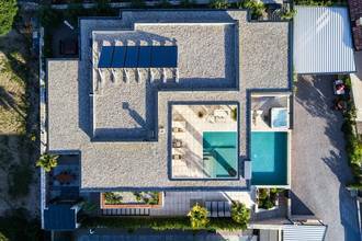 Thumbnail von Villa moderna con piscina y vista al mar