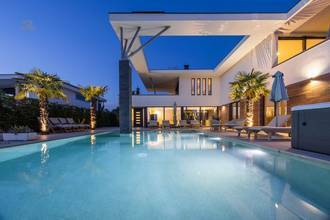 Thumbnail von Villa moderna con piscina y vista al mar