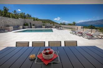 Thumbnail von Villa di lusso moderna con piscina e vista mare