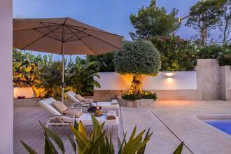 Thumbnail von Villa mit hochwertiger Ausstattung und Pool und Meerblick
