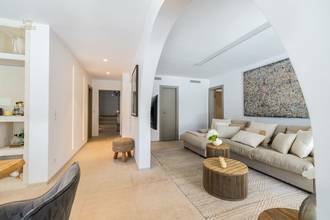 Thumbnail von Villa mit hochwertiger Ausstattung und Pool und Meerblick