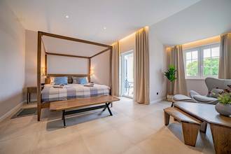 Thumbnail von Mediterranes Haus mit Pool nahe dem Meer