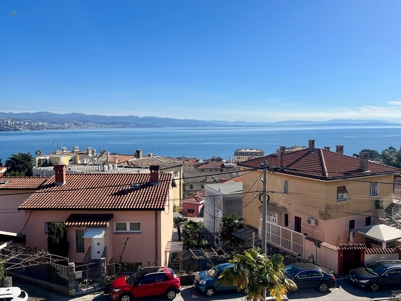 Möblierte Wohnung mit Blick auf das Meer