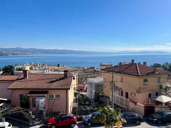 Möblierte Wohnung mit Blick auf das Meer