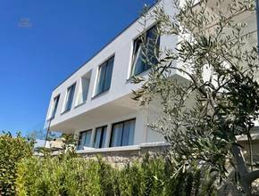 Thumbnail von Nowoczesna willa z basenem i pięknym widokiem na morze