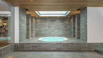 Thumbnail von Luxury apartment with pool in a prime central location