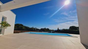 Thumbnail von Moderne Villa mit Pool in ruhiger Lage