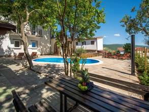 Thumbnail von Haus mit Swimmingpool und Blick auf das Meer