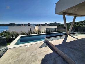 Thumbnail von Moderne Villa mit Swimmingpool und Meerblick