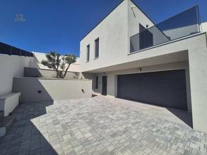 Thumbnail von Moderne Villa mit Swimmingpool und Meerblick