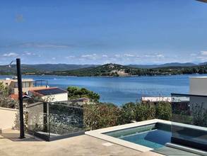 Thumbnail von Moderne Villa mit Swimmingpool und Meerblick