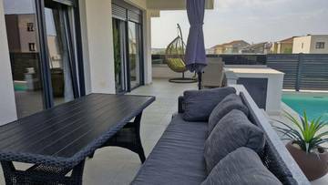 Thumbnail von Erdgeschosswohnung mit Garten und Pool