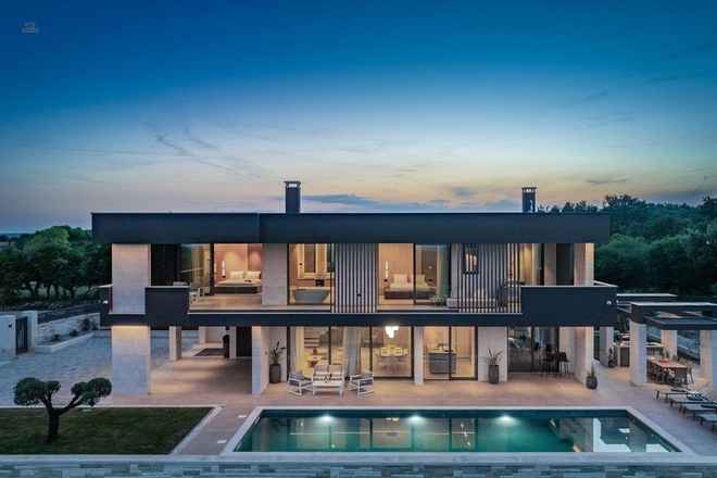 Moderne Luxusvilla in ruhiger Lage mit Pool und Meerblick