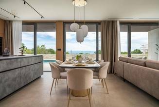 Thumbnail von Moderne Luxusvilla in ruhiger Lage mit Pool und Meerblick