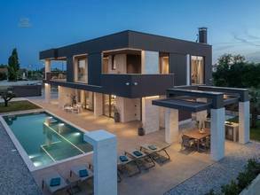 Thumbnail von Moderne Luxusvilla in ruhiger Lage mit Pool und Meerblick