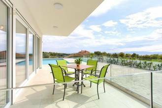 Thumbnail von Moderne Luxusvilla mit Swimmingpool und Meerblick, Region Krk, Insel Krk