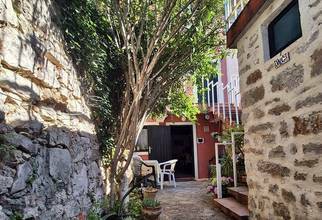 Thumbnail von Traditionelles Steinhaus mit großem Garten