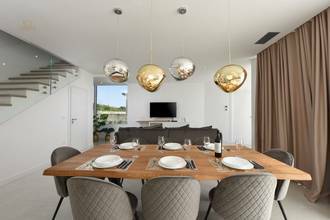 Thumbnail von Moderne Villa mit Swimmingpool und Meerblick, Region Sukosan