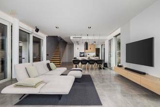 Thumbnail von Moderne Villa mit Pool, Meerblick und Garage