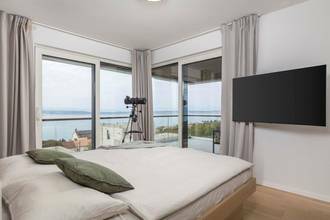 Thumbnail von Moderne Villa mit Pool, Meerblick und Garage