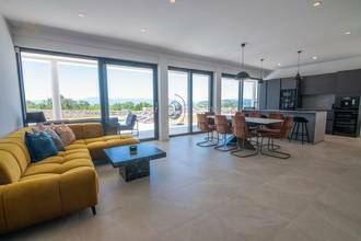 Thumbnail von Moderne Villa mit Pool und Meerblick