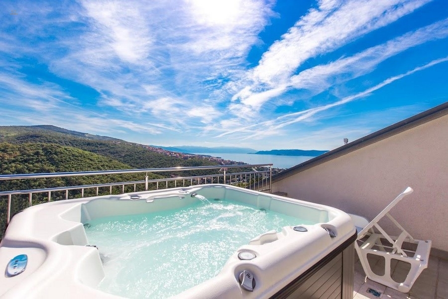 Moderne Maisonettewohnung mit Dachterrasse und Jacuzzi