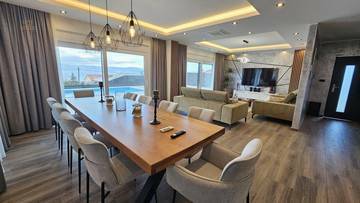 Thumbnail von Moderne Luxusvilla mit Pool und schönem Meerblick