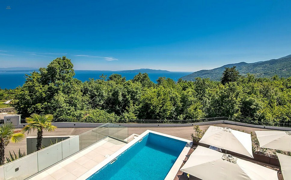 Moderne Doppelhaushälfte mit Pool und Meerblick, Region Opatija