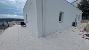 Thumbnail von Moderner Bungalow mit Swimmingpool