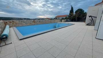 Thumbnail von Moderner Bungalow mit Swimmingpool