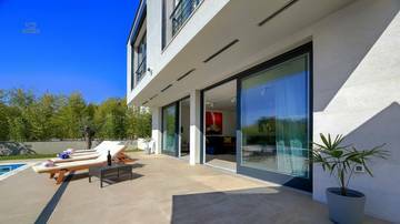 Thumbnail von Moderne Villa mit Swimmingpool und Meerblick, Region Malinska, Insel Krk (Brücke)