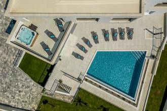 Thumbnail von Exklusive Luxusvilla mit Pool und Meerblick