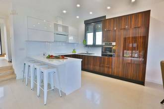 Thumbnail von Luxuriöse Villa mit Pool und Meerblick