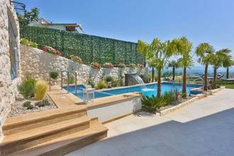 Thumbnail von Luxuriöse Villa mit Pool und Meerblick